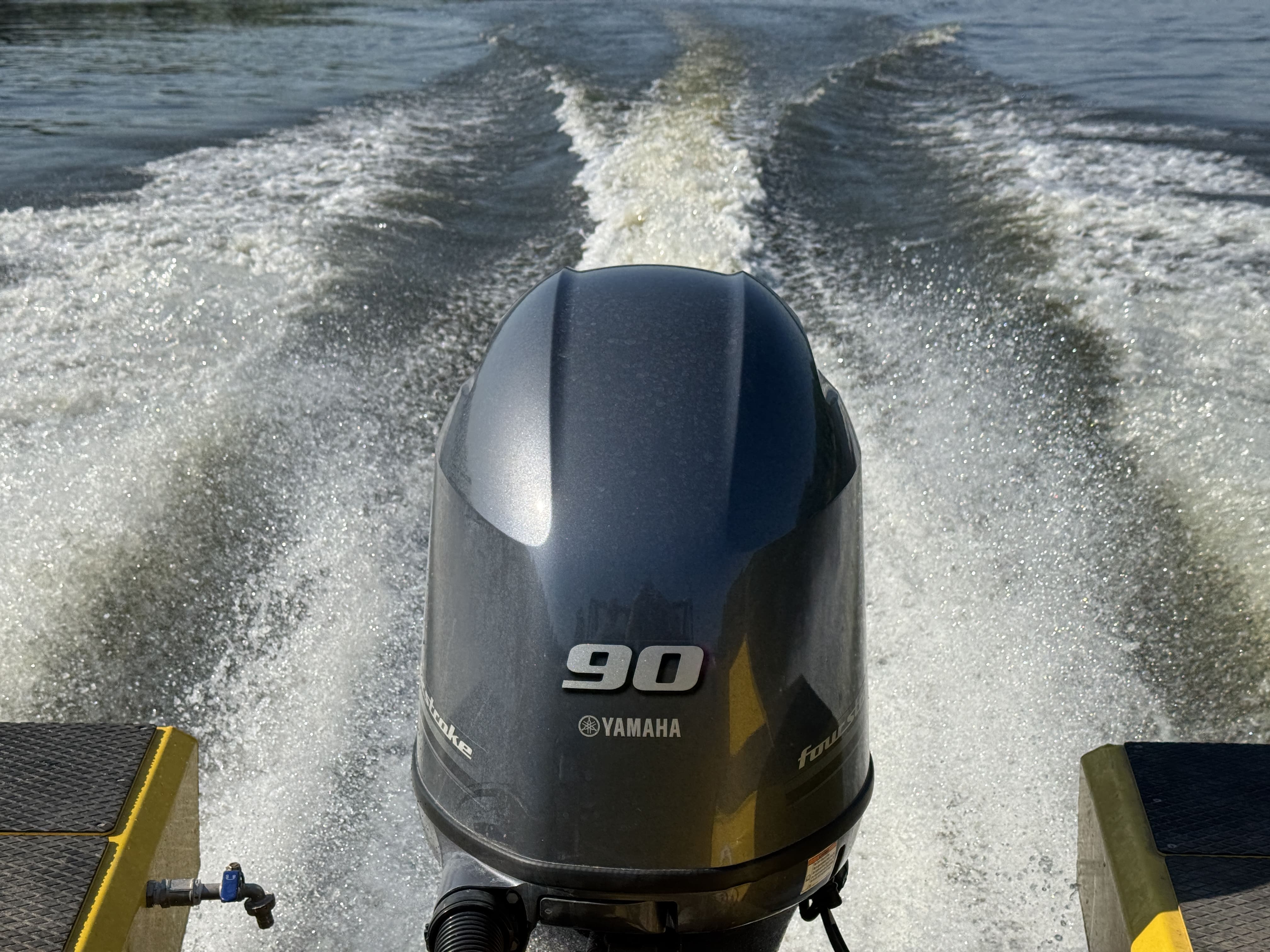 Лодка Yamaha 90 л.с. для рыбалки